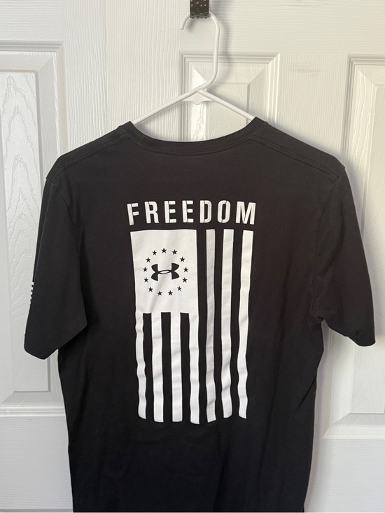 Under Armour Other - Under Armour Men’s Black "Freedom" Graphic T-Shirt
